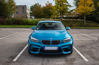 blue_car_on_parking